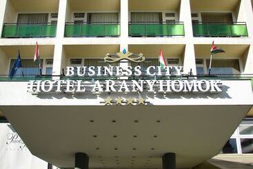 هتل Aranyhomok Business City Wellness