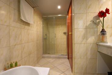 هتل Ariti Grand