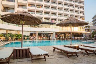 هتل Blue Sky City Beach
