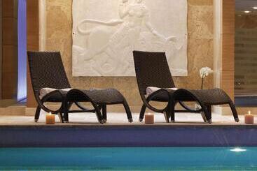 هتل Divani Palace Larissa