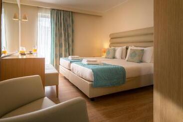 هتل Galaxy Beach Resort Bw Premier Collection