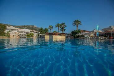 Golden Coast Hotel & Bungalows   All Inclusive