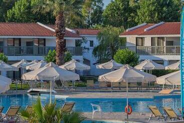 Golden Coast Hotel & Bungalows   All Inclusive