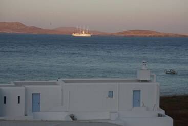 هتل Manoula S Beach Mykonos Resort