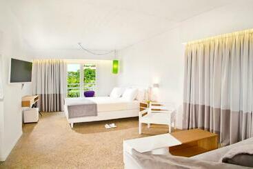 בית מלון כפרי Marathon Beach Resort