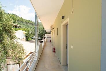 Lichnos Beach Hotel & Suites