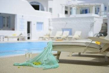 هتل Petinos Beach