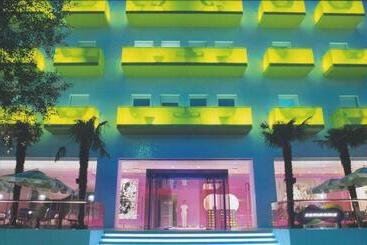 هتل Semiramis
