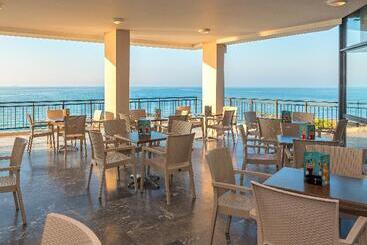 هتل Themis Beach