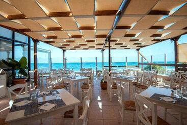 هتل Themis Beach