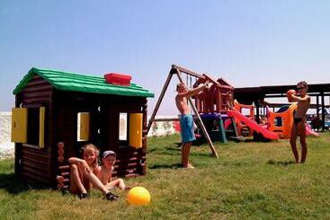 هتل Themis Beach