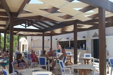 هتل Themis Beach