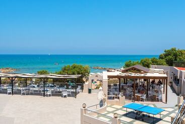 هتل Themis Beach