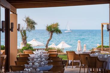 Kernos Beach Hotel & Bungalows
