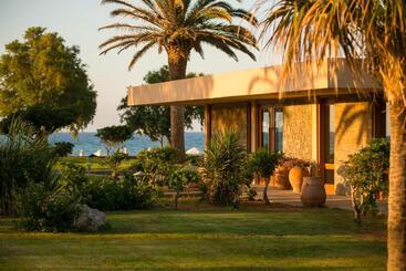 Kernos Beach Hotel & Bungalows