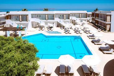 Lavris Hotel & Bungalows