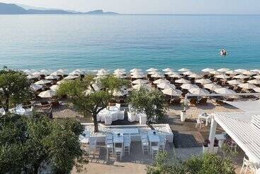 Lichnos Beach Hotel & Suites