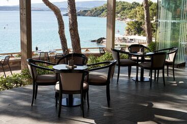 استراحتگاه White Rocks Hotel Kefalonia