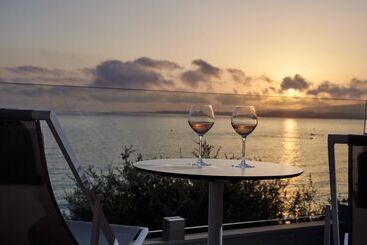 استراحتگاه White Rocks Hotel Kefalonia