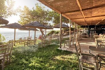 استراحتگاه White Rocks Hotel Kefalonia