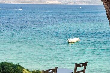 استراحتگاه White Rocks Hotel Kefalonia