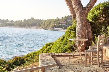 استراحتگاه White Rocks Hotel Kefalonia