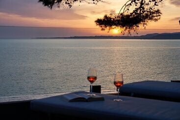 استراحتگاه White Rocks Hotel Kefalonia