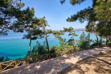 استراحتگاه White Rocks Hotel Kefalonia