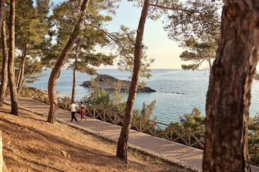 استراحتگاه White Rocks Hotel Kefalonia