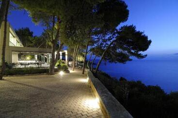 استراحتگاه White Rocks Hotel Kefalonia
