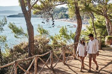 استراحتگاه White Rocks Hotel Kefalonia