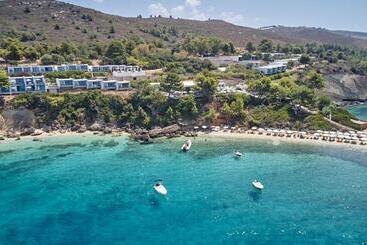 استراحتگاه White Rocks Hotel Kefalonia