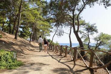 استراحتگاه White Rocks Hotel Kefalonia