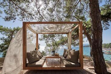 استراحتگاه White Rocks Hotel Kefalonia