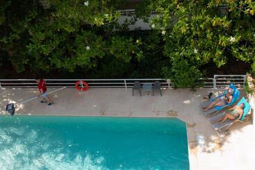 Stefanakis Hotel & Apartments