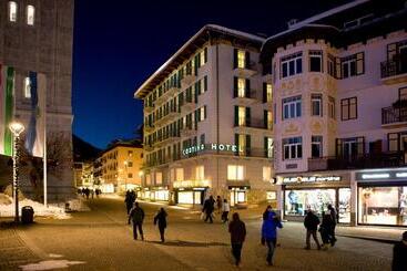 هتل Cortina
