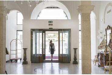 هتل Grande Albergo Internazionale