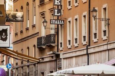 هتل Italia