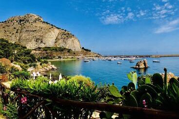 هتل Le Calette Bay