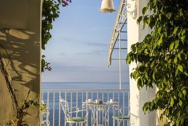 هتل Marina Riviera