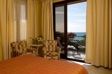 هتل Roccamare Resort   Casa Di Ponente