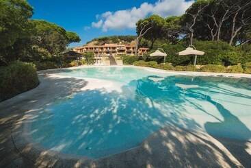 هتل Roccamare Resort   Casa Di Ponente