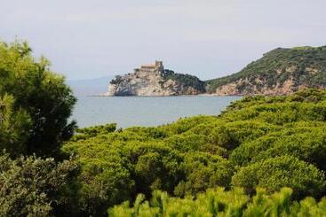 هتل Roccamare Resort   Casa Di Ponente