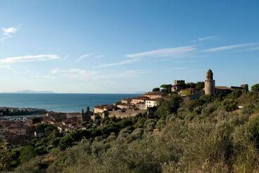 هتل Roccamare Resort   Casa Di Ponente