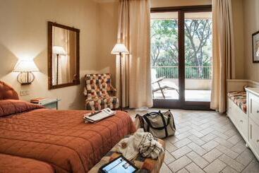 هتل Roccamare Resort   Casa Di Ponente