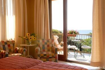 هتل Roccamare Resort   Casa Di Ponente