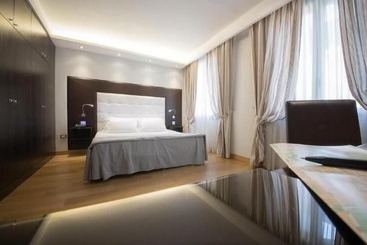 هتل Royal Caserta