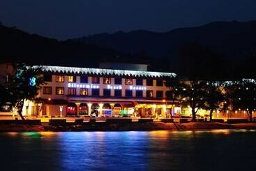 هتل Silvermine Beach Resort
