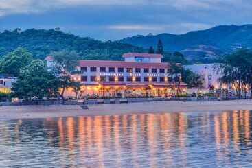 هتل Silvermine Beach Resort