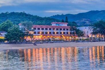 هتل Silvermine Beach Resort